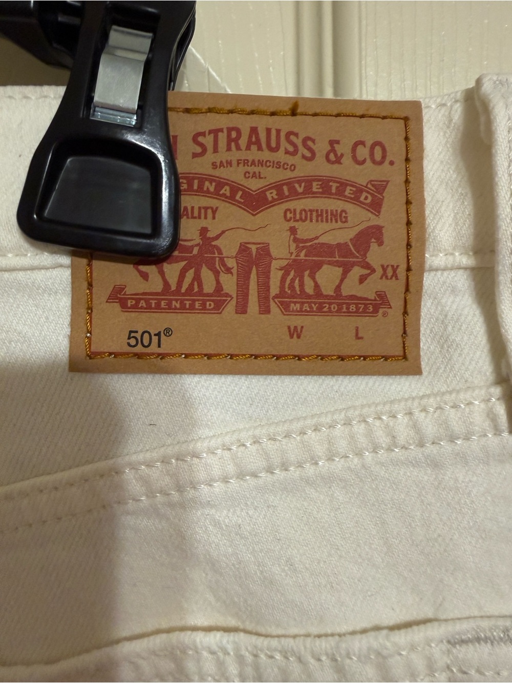 Levi's White Frayed Hem High-Rise Denim Shorts - Picture 3 of 3